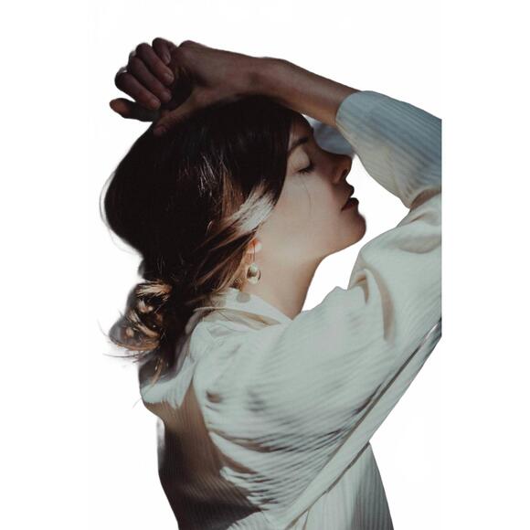 NEW UNI JEWELRY women's nira earrings in gold - Picture 7 of 10